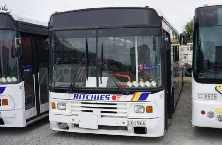 Ritchies Volvo B10M Alexander PS 137